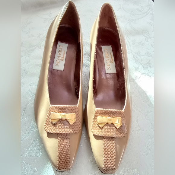 Nina Ricci Shoes - Nina Ricci Beige Leather Pointed Toe Flat with Bow